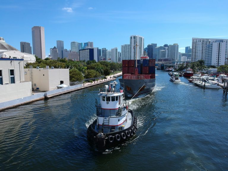 Antillean Website – tugboat 2